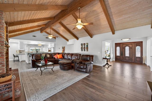3013 Hillcrest Court, Madera, CA 93637