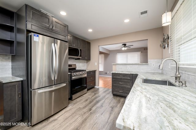 233 Cloverdale Drive, Lakewood, NJ 08701