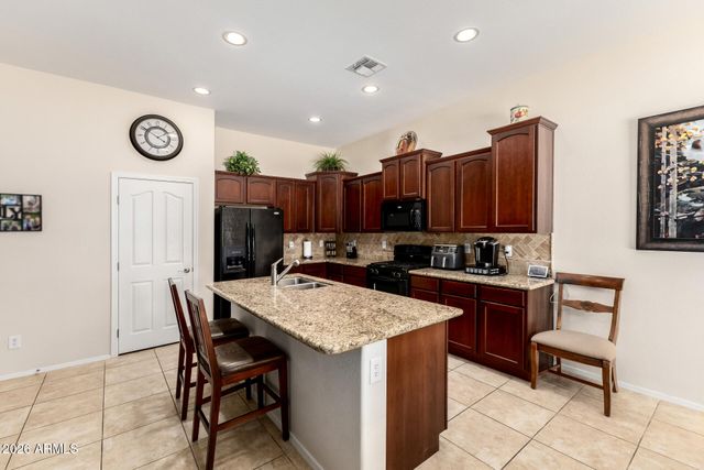 279 W BLUE LAGOON Drive, Casa Grande, AZ 85122