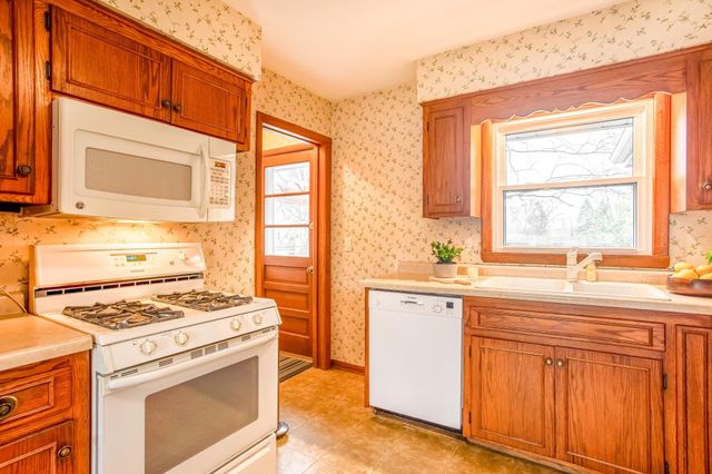 14115 Rockford Rd, Plymouth, MN 55447