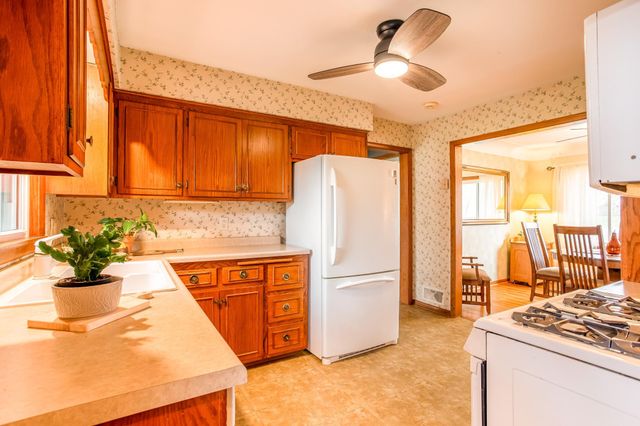 14115 Rockford Rd, Plymouth, MN 55447