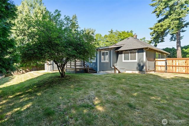 1421 N 32nd Street, Renton, WA 98056