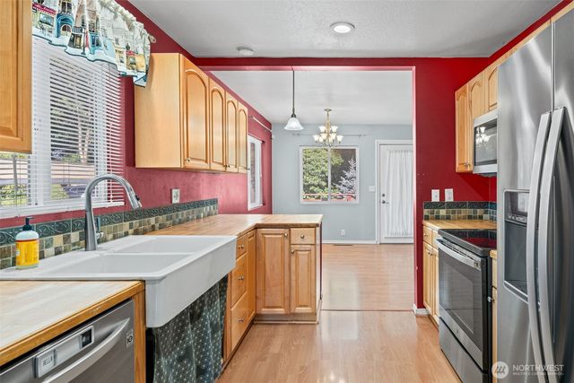 1421 N 32nd Street, Renton, WA 98056