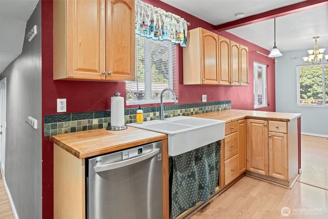 1421 N 32nd Street, Renton, WA 98056