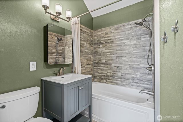 1421 N 32nd Street, Renton, WA 98056