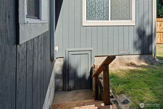 1421 N 32nd Street, Renton, WA 98056