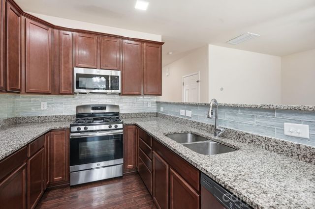 7323 Jane Parks Way, Charlotte, NC 28217
