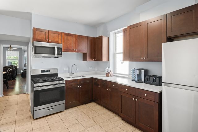 845 N Avers Avenue, Chicago, IL 60651