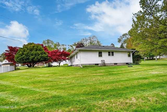 12 Sunset Drive, Schaghticoke, NY 12182