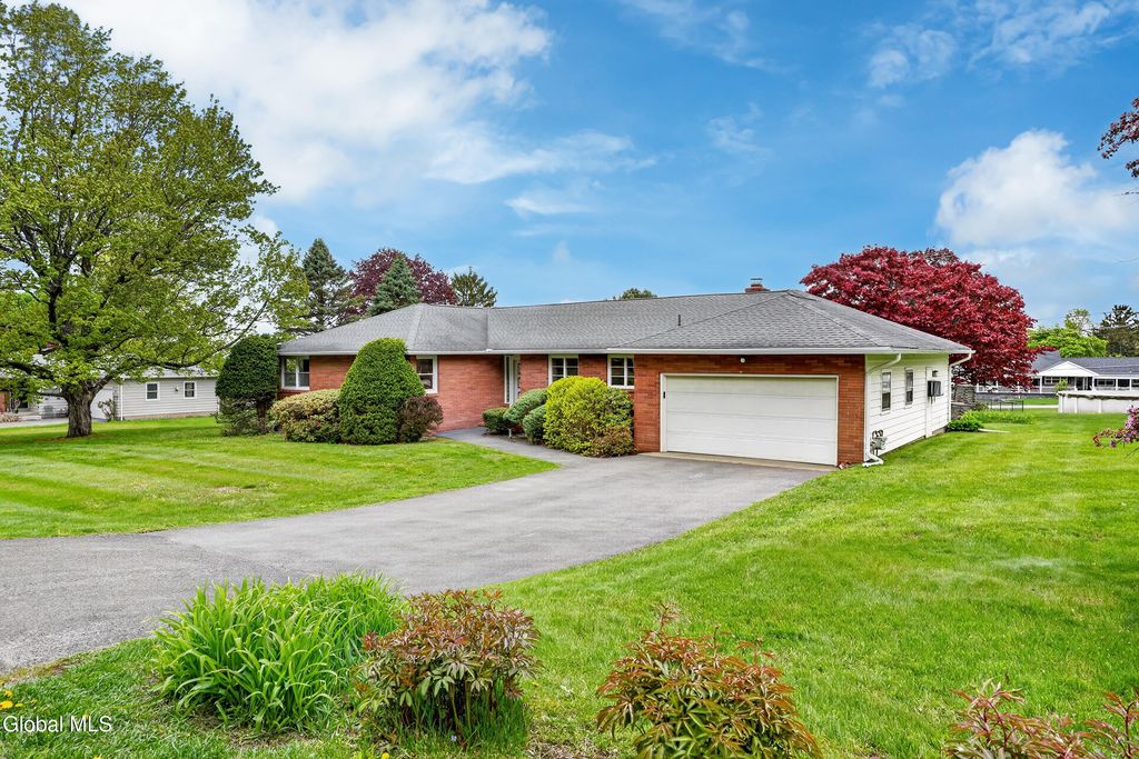 12 Sunset Drive, Schaghticoke, NY 12182