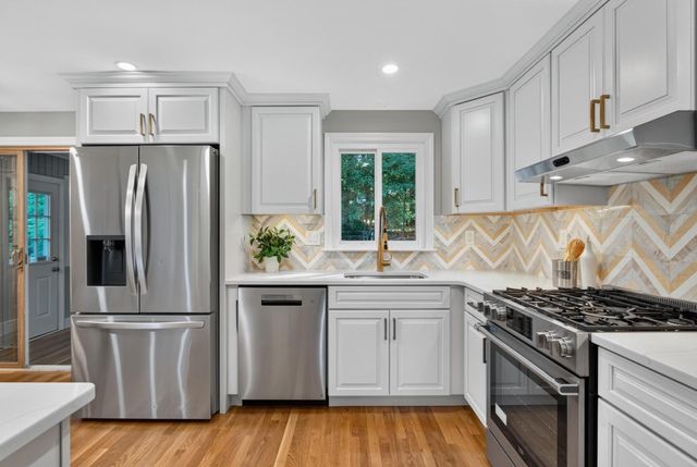 2 Blossom Dr, Billerica, MA 01821