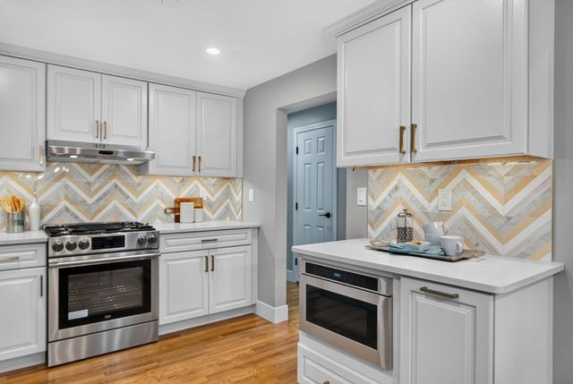 2 Blossom Dr, Billerica, MA 01821