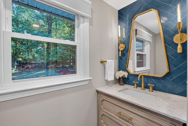 2 Blossom Dr, Billerica, MA 01821
