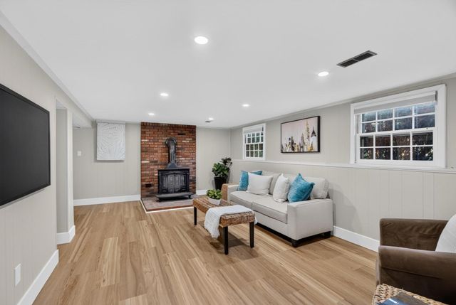 2 Blossom Dr, Billerica, MA 01821