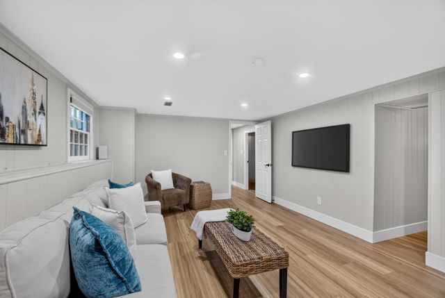 2 Blossom Dr, Billerica, MA 01821