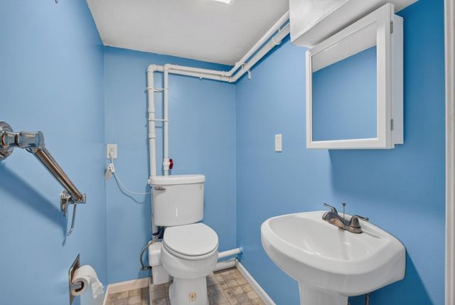 2 Blossom Dr, Billerica, MA 01821
