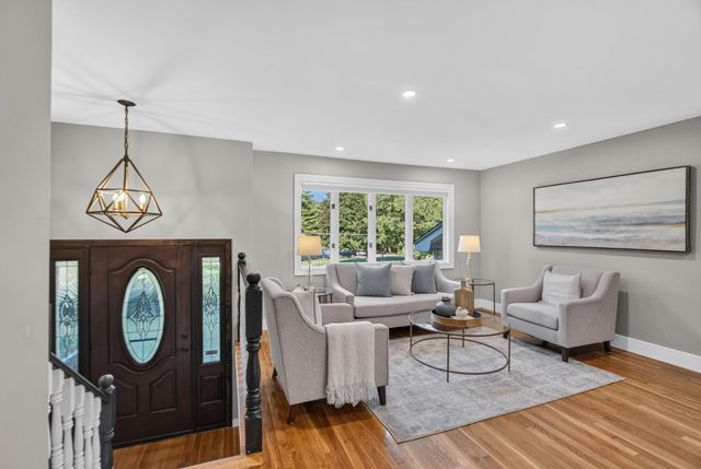 2 Blossom Dr, Billerica, MA 01821