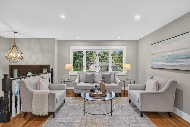 2 Blossom Dr, Billerica, MA 01821