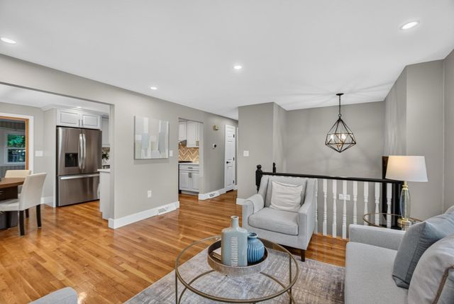 2 Blossom Dr, Billerica, MA 01821