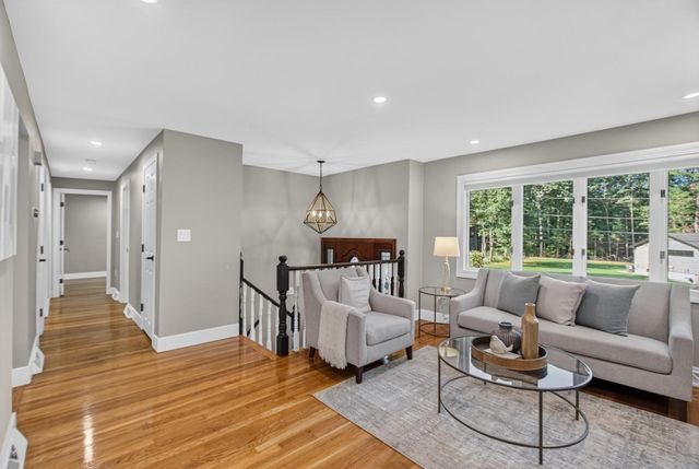 2 Blossom Dr, Billerica, MA 01821