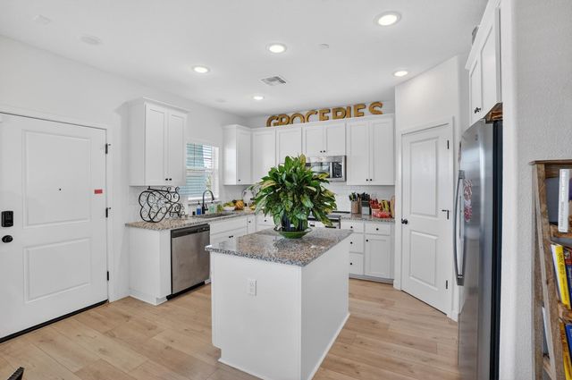 12175 Coal Creek Way, Rancho Cordova, CA 95742