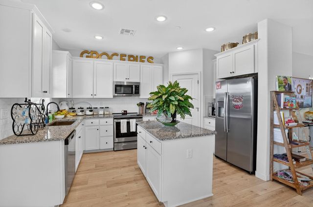 12175 Coal Creek Way, Rancho Cordova, CA 95742