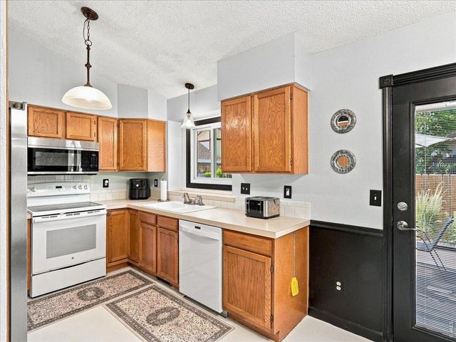 2232 E 18th St, Loveland, CO 80538