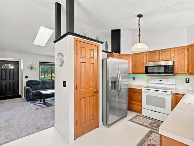 2232 E 18th St, Loveland, CO 80538