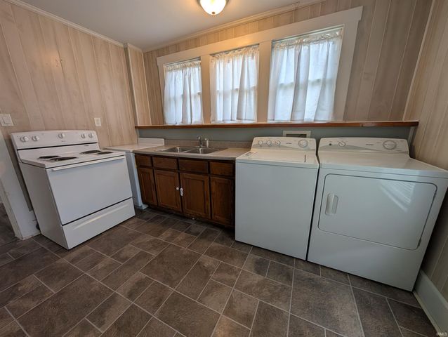 322 W 8th Street, Bicknell, IN 47512
