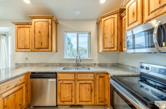956 W BURRO WAY, Saratoga Springs, UT 84045