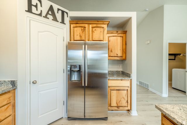 956 W BURRO WAY, Saratoga Springs, UT 84045