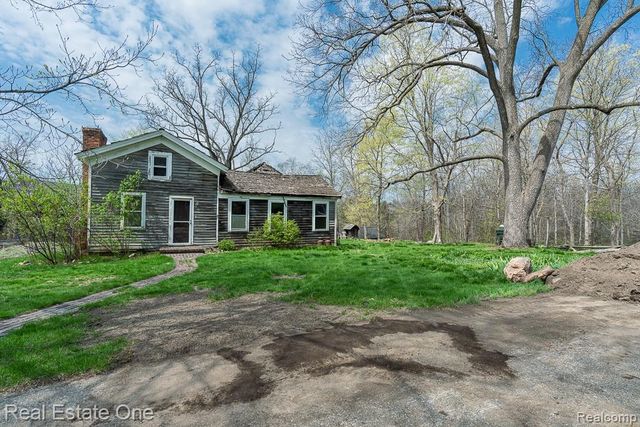 947 E Tienken Road, Rochester Hills, MI 48306