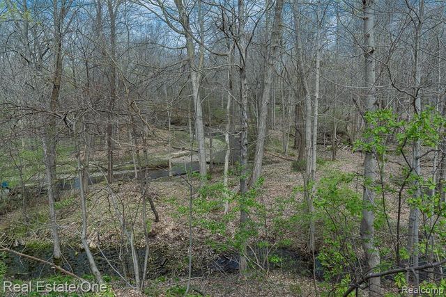 947 E Tienken Road, Rochester Hills, MI 48306