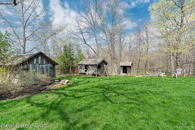 947 E Tienken Road, Rochester Hills, MI 48306