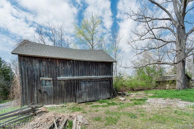 947 E Tienken Road, Rochester Hills, MI 48306