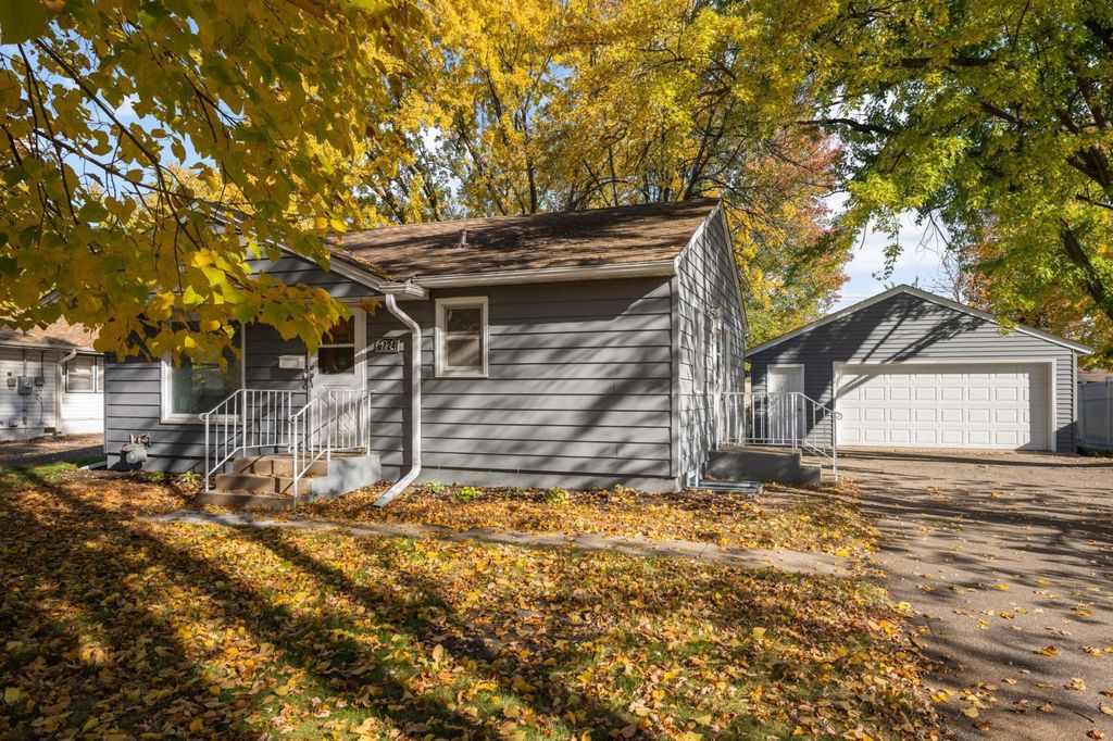 6724 Scott Avenue N, Brooklyn Center, MN 55429