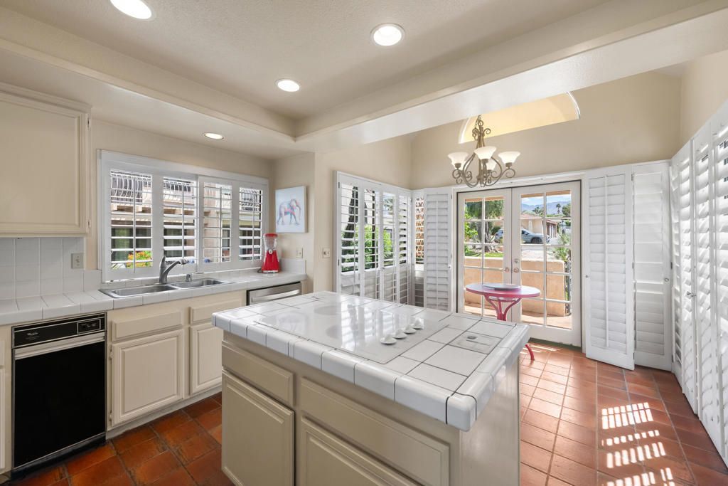 Image 11 of property listing at 73280 Shadow Mountain Drive D, Palm Desert, CA 92260