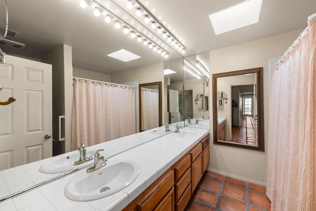 Image 18 of property listing at 73280 Shadow Mountain Drive D, Palm Desert, CA 92260