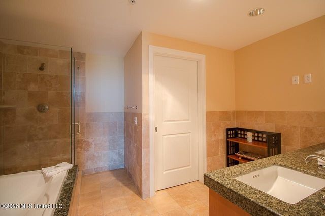 2060 Beach Boulevard, 906, Biloxi, MS 39531