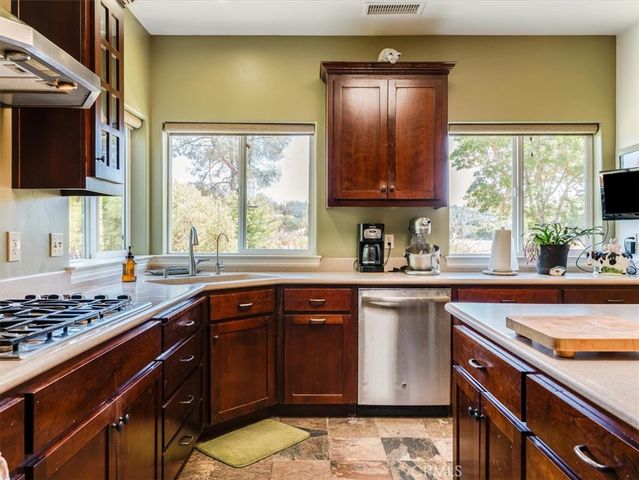 1575 Parkhill Road, Santa Margarita, CA 93453