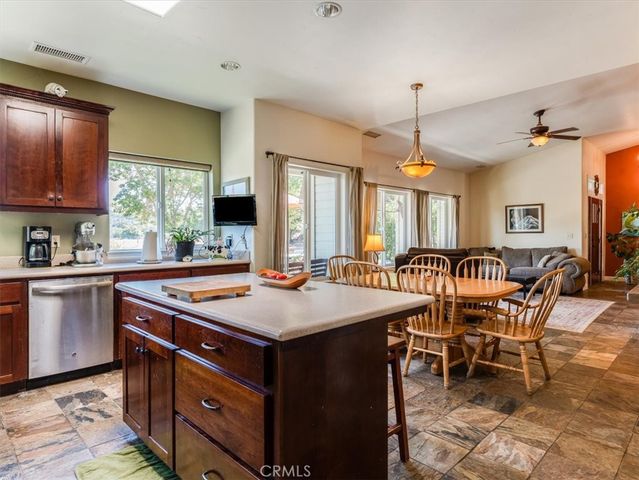 1575 Parkhill Road, Santa Margarita, CA 93453