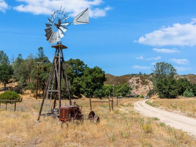 1575 Parkhill Road, Santa Margarita, CA 93453