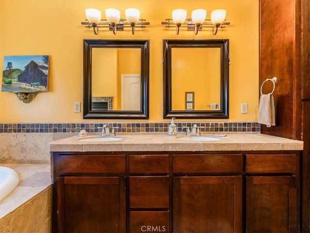 1575 Parkhill Road, Santa Margarita, CA 93453