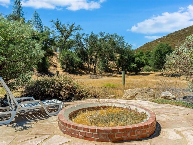 1575 Parkhill Road, Santa Margarita, CA 93453