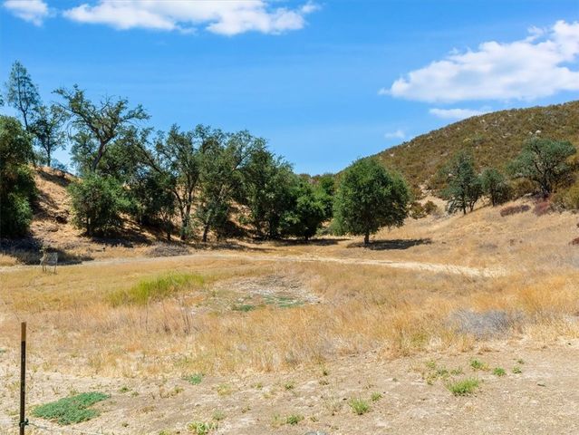 1575 Parkhill Road, Santa Margarita, CA 93453