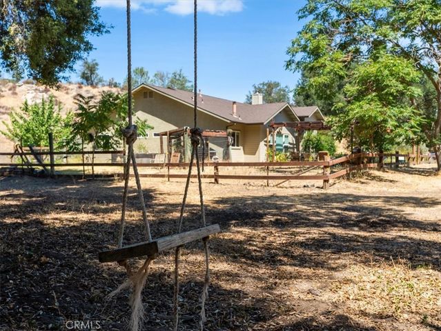 1575 Parkhill Road, Santa Margarita, CA 93453