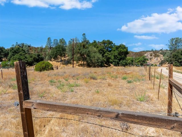 1575 Parkhill Road, Santa Margarita, CA 93453