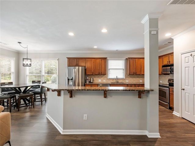 7529 Brookstone Circle, Flowery Branch, GA 30542
