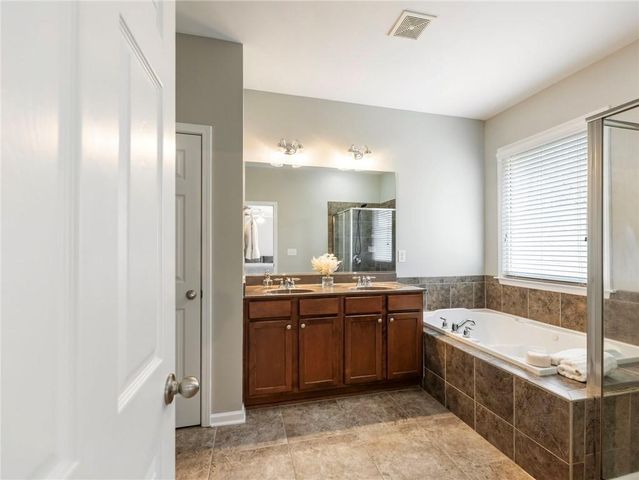 7529 Brookstone Circle, Flowery Branch, GA 30542
