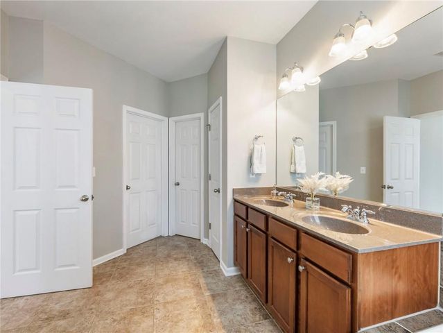 7529 Brookstone Circle, Flowery Branch, GA 30542